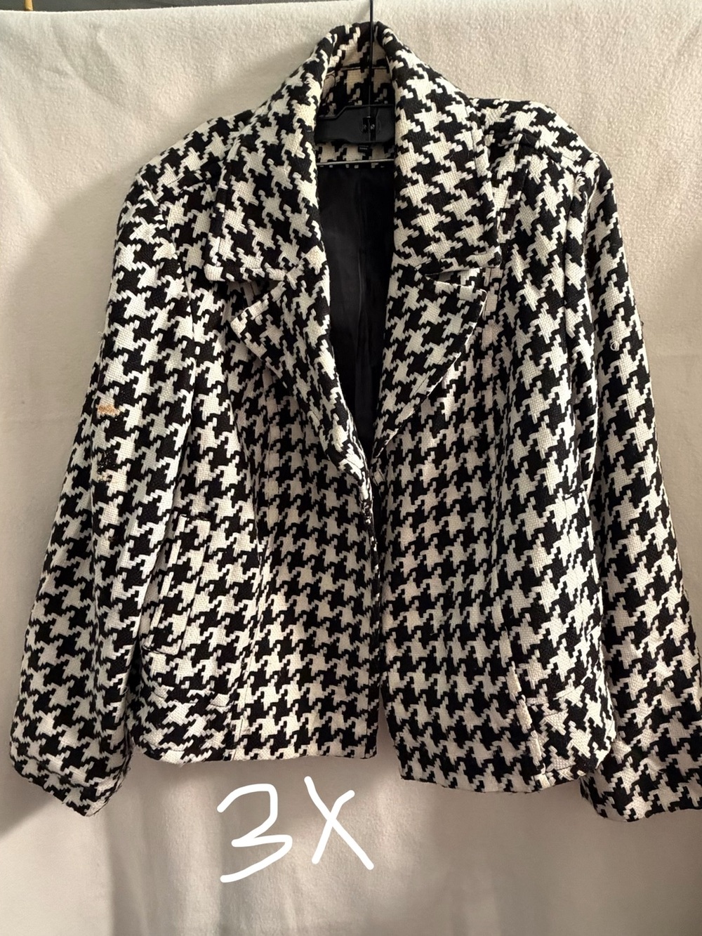Classic Houndstooth Women's Jacket - Black & White
